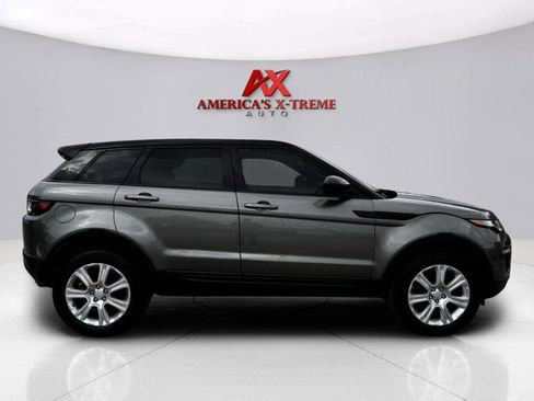 Used 2017 Land Rover Range Rover Evoque SE image 6