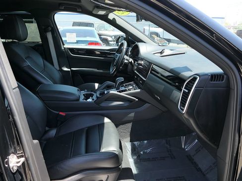 Used 2023 Porsche Cayenne S AWD/4WD image 28