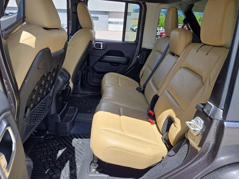Used 2018 Jeep Wrangler Unlimited Rubicon AWD/4WD image 14