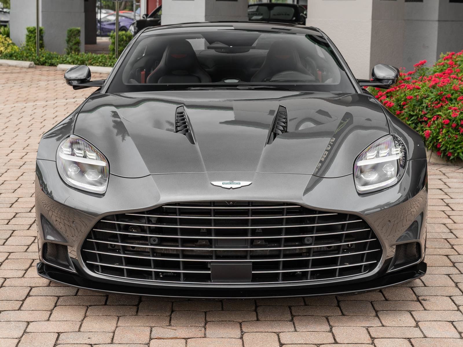 Used 2025 Aston Martin Vanquish RWD image 21