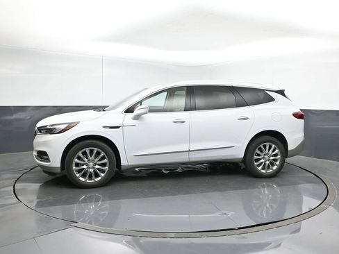 Used 2020 Buick Enclave Essence w/ Sound and Sites Package image 2