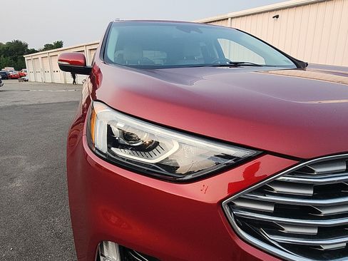 Used 2019 Ford Edge Titanium FWD image 9