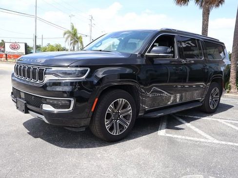 Used 2024 Jeep Wagoneer L Series II w/ Flexible Seating Group image 3