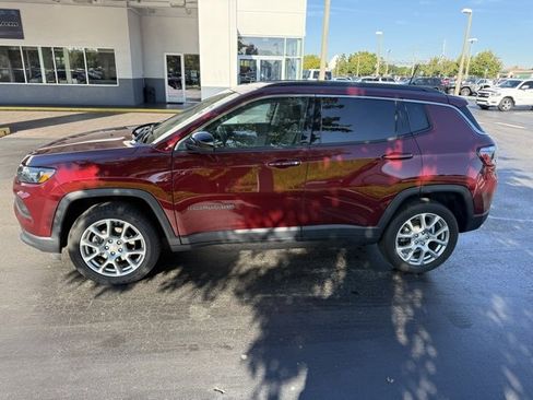 Used 2022 Jeep Compass Latitude image 5
