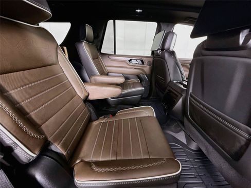 New 2026 GMC Yukon Denali Ultimate w/ LPO, Floor Liner Package AWD/4WD image 24