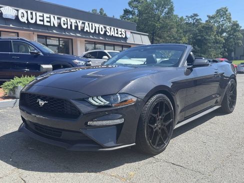 Used 2022 Ford Mustang Premium RWD image 4