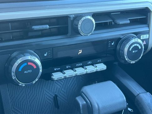 Used 2024 Toyota Tacoma TRD Off-Road image 23