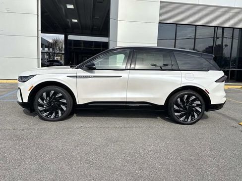 New 2026 Lincoln Nautilus Reserve image 6