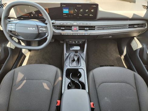 New 2026 Kia K4 LX image 18