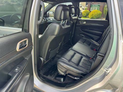 Used 2017 Jeep Grand Cherokee Limited image 17
