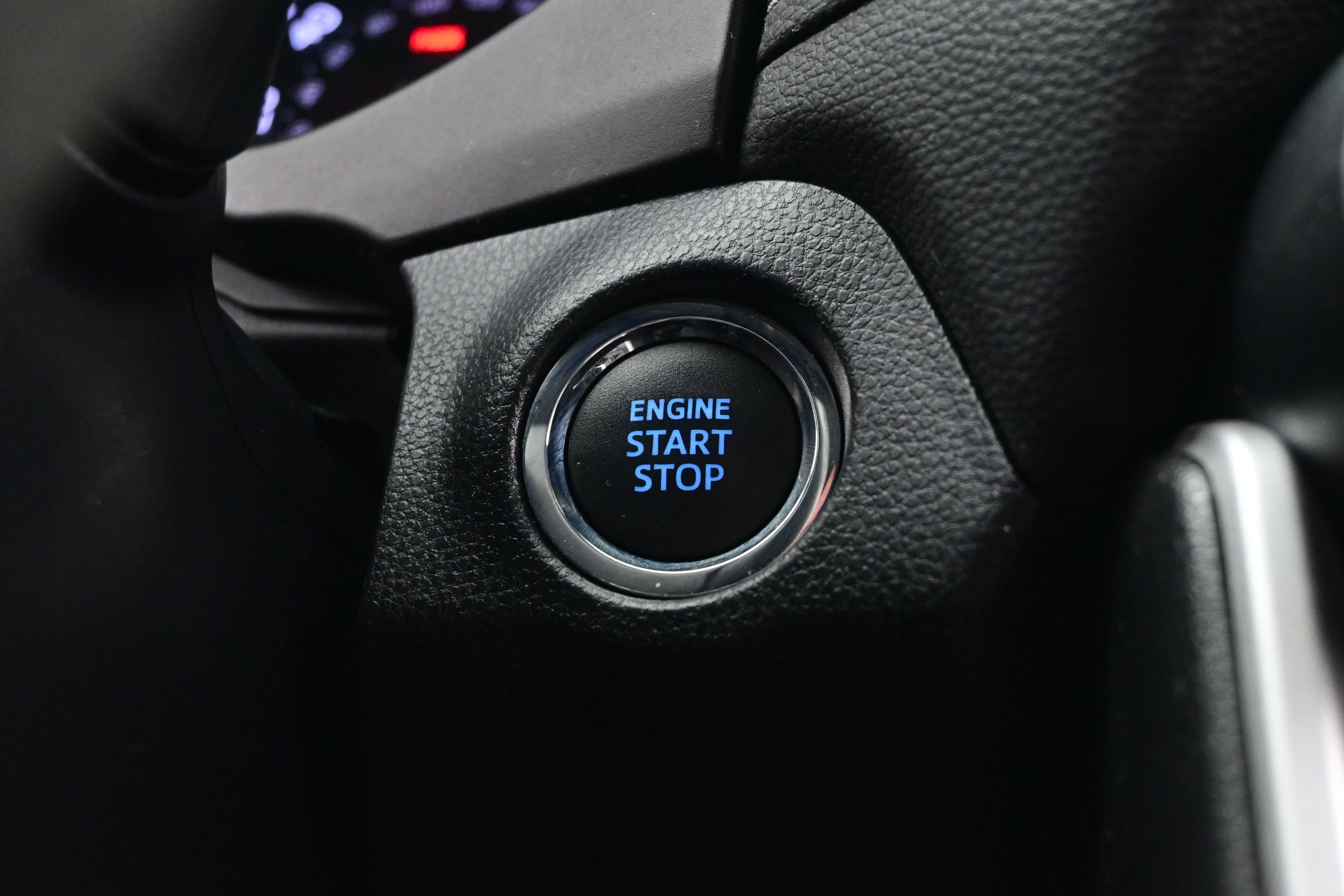 Used 2021 Toyota RAV4 XLE AWD/4WD image 22