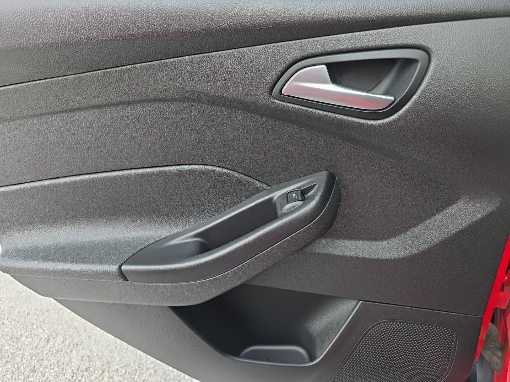 Used 2015 Ford Focus SE FWD image 17