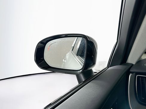 Used 2025 Volvo XC60 B5 Plus image 16