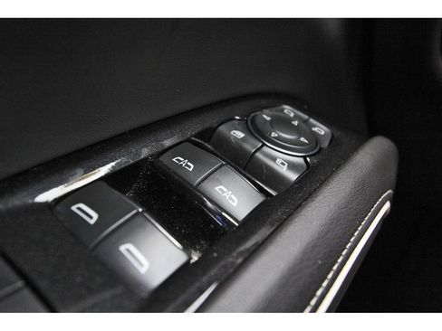 Used 2024 Cadillac Escalade Luxury RWD image 21