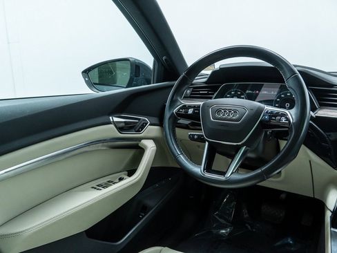 Used 2024 Audi Q8 e-tron Premium image 27