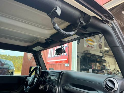 Used 2018 Jeep Wrangler Sport image 40