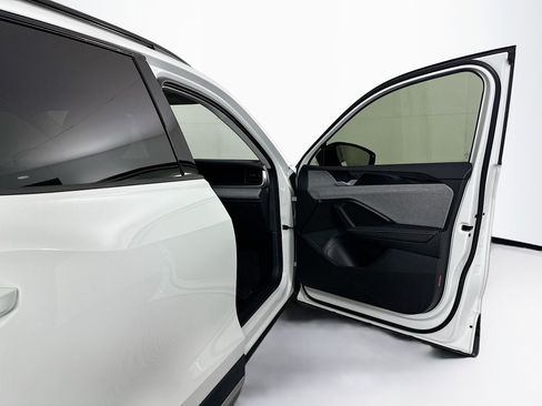 Used 2025 Volkswagen Tiguan S FWD image 30