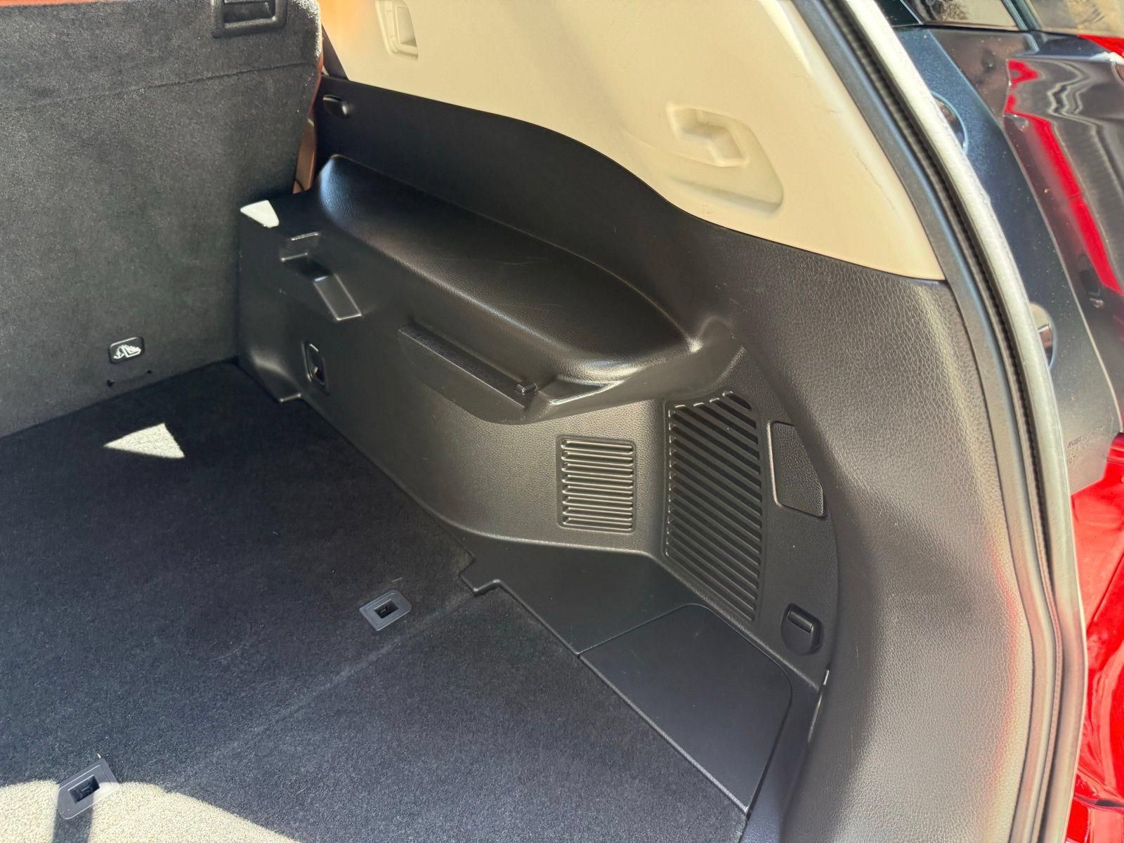 Used 2017 Nissan Rogue SL w/ SL Premium Package FWD image 14