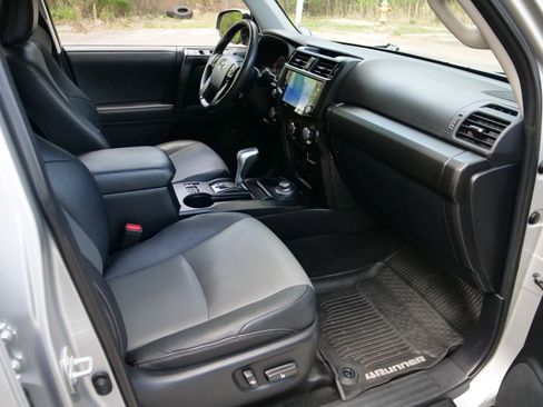 Used 2020 Toyota 4Runner SR5 Premium AWD/4WD image 35