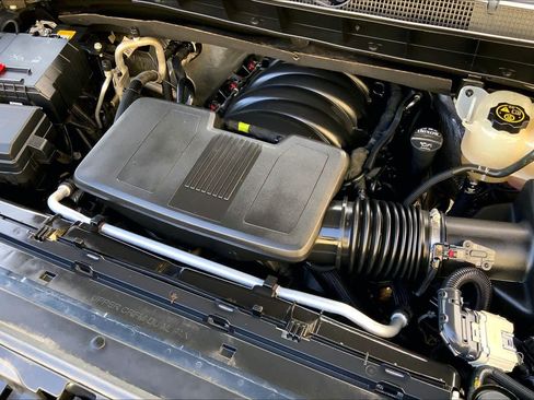 Used 2021 Chevrolet Silverado 1500 LT AWD/4WD image 32