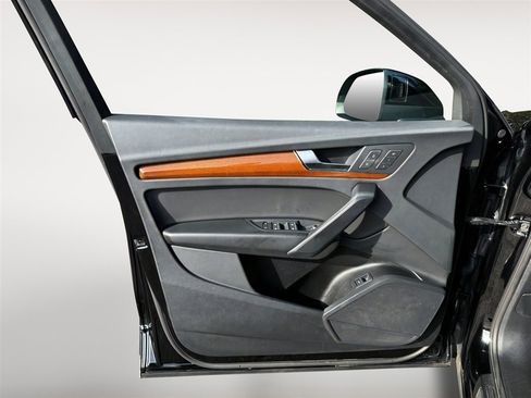 Used 2023 Audi Q5 2.0T Premium image 8