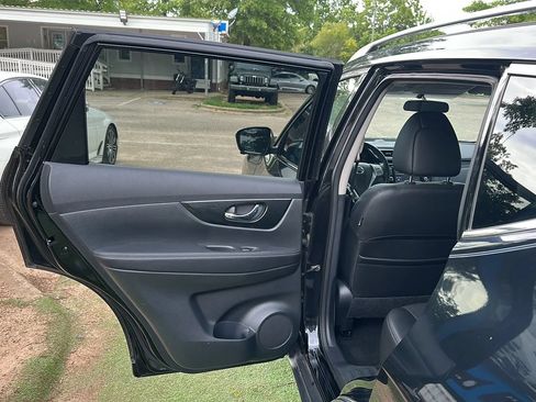 Used 2016 Nissan Rogue SL FWD image 19