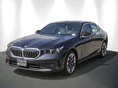 New 2026 BMW 530i RWD image 3