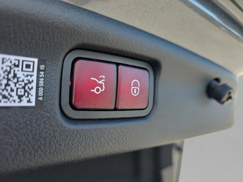 Certified 2025 Mercedes-Benz C 300 Sedan image 9