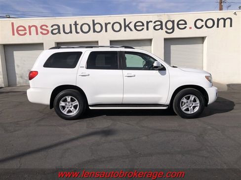 Used 2008 Toyota Sequoia SR5 RWD image 1