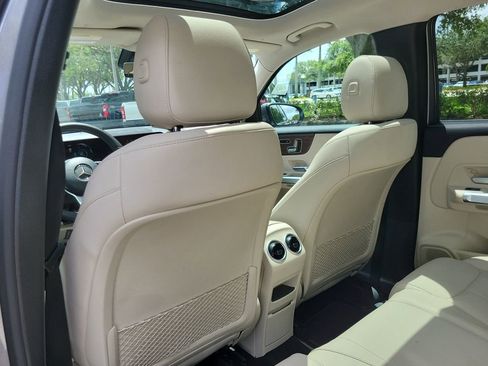 Used 2023 Mercedes-Benz GLB 250 image 11