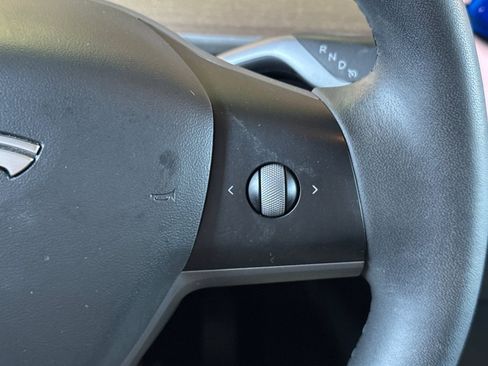 Used 2021 Tesla Model Y Long Range image 31