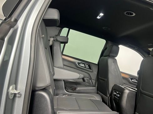 Used 2025 GMC Yukon XL Denali image 31