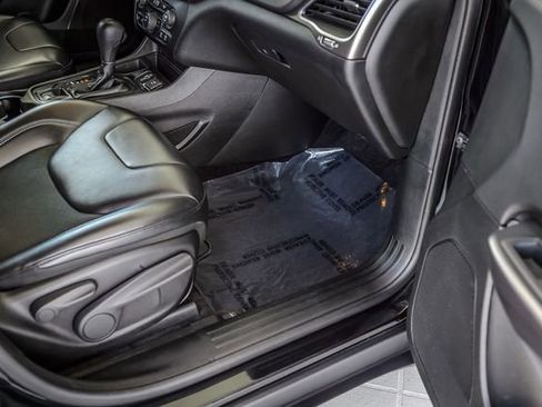 Used 2019 Jeep Cherokee Latitude Plus FWD image 46