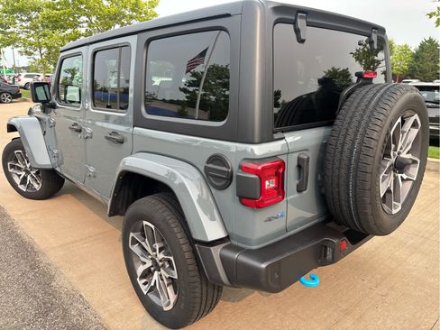 Used 2024 Jeep Wrangler Unlimited w/ Convenience Group AWD/4WD image 7