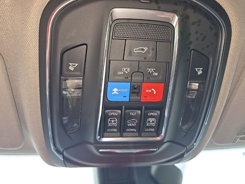 Used 2022 Jeep Grand Cherokee Limited 4xe AWD/4WD image 11