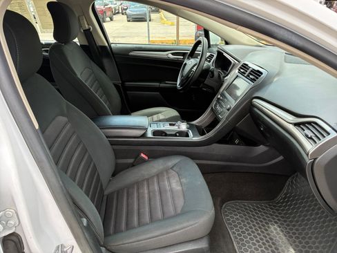 Used 2019 Ford Fusion SE FWD image 32