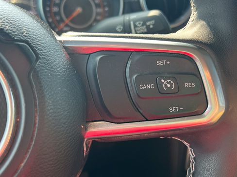 Used 2023 Jeep Gladiator Overland w/ LED Lighting Group AWD/4WD image 18