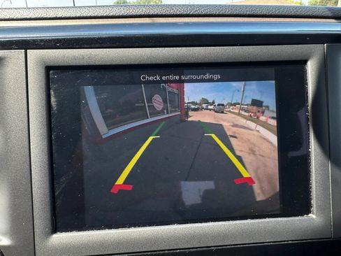 Used 2018 Chrysler Pacifica Touring-L FWD image 16