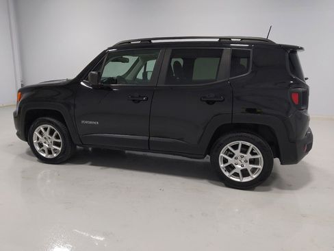 Used 2022 Jeep Renegade Latitude w/ Convenience Group image 3