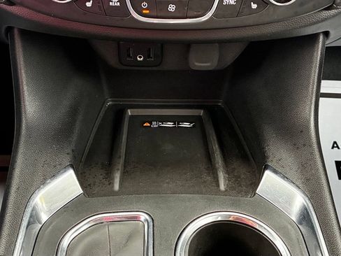 Used 2022 Chevrolet Traverse LT AWD/4WD image 23