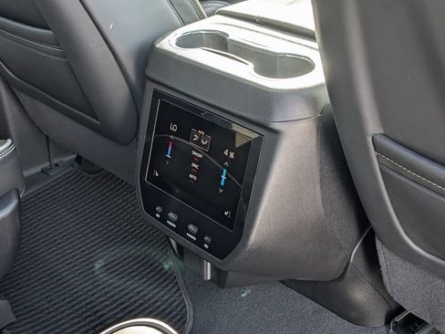 New 2025 GMC Yukon Denali Ultimate AWD/4WD image 34