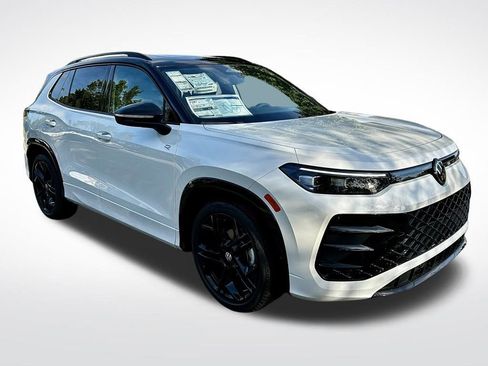 New 2026 Volkswagen Tiguan SE R-Line FWD image 3