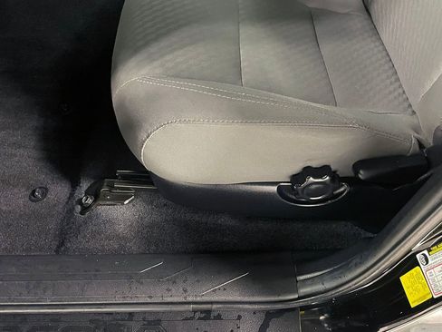 Used 2022 Toyota Tacoma SR image 25