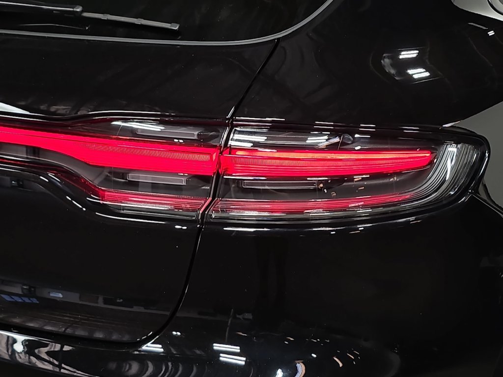 Certified 2026 Porsche Macan AWD/4WD image 30
