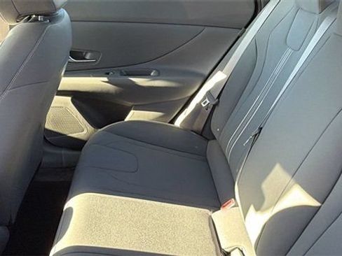 Used 2025 Hyundai Elantra SEL FWD image 28