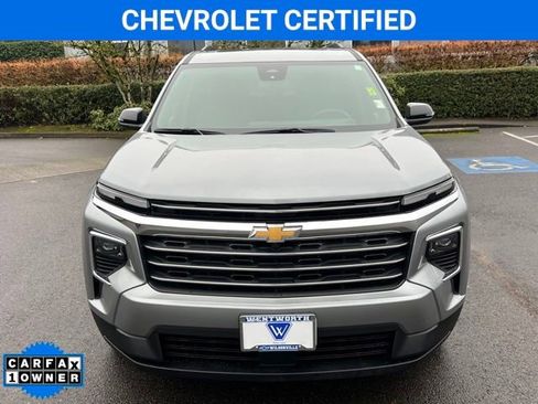 Certified 2025 Chevrolet Traverse LT w/ Sun and Wheel Package image 2