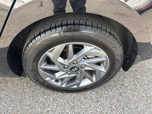 Used 2024 Hyundai Elantra SEL FWD image 11