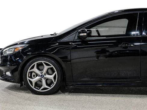 Used 2017 Ford Focus ST FWD image 10