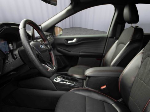 Used 2023 Ford Escape ST-Line image 2