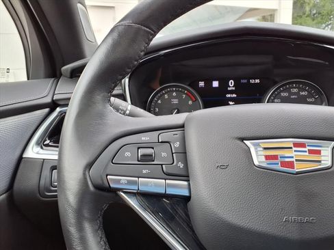 Used 2023 Cadillac XT6 Premium Luxury w/ Technology Package AWD/4WD image 27